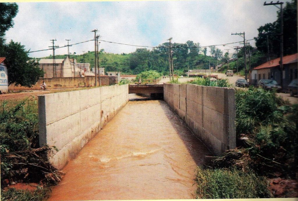 Canalização do Córrego Cubatão